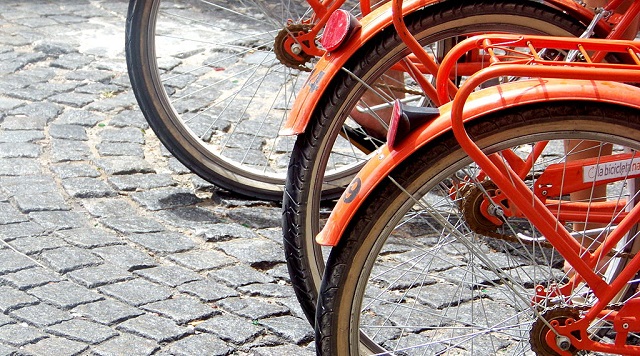 1024px-Bicicleta_naranja_3